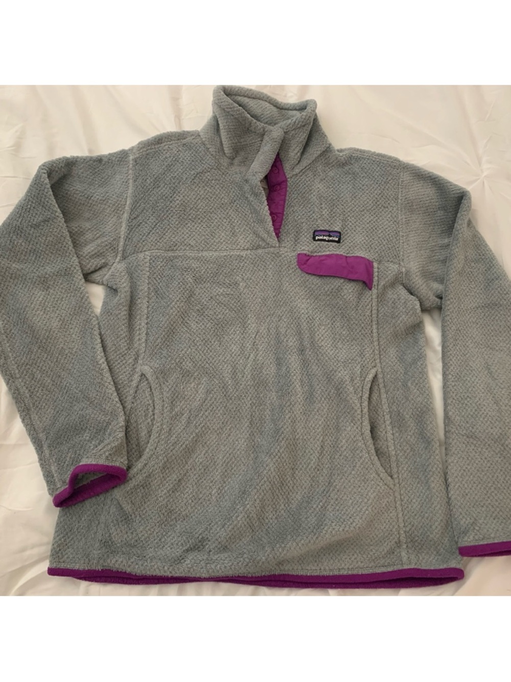 Patagonia Women’s Light Gray Fleece Snap Pullover with Purple Trim